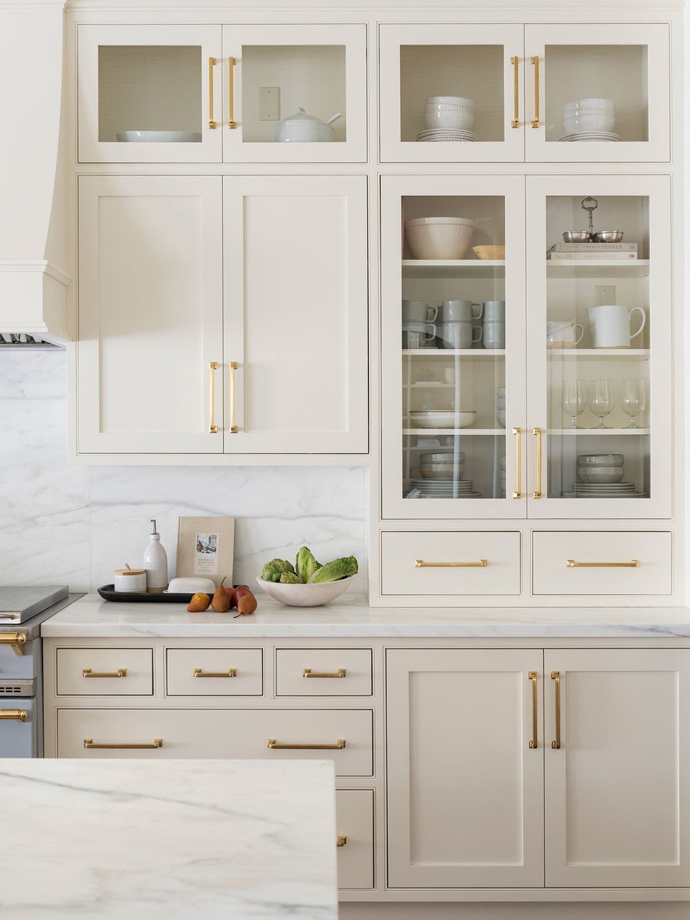 white creamy kitchen cabinets