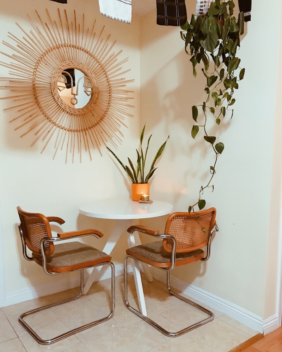 Corner table with a plant on top