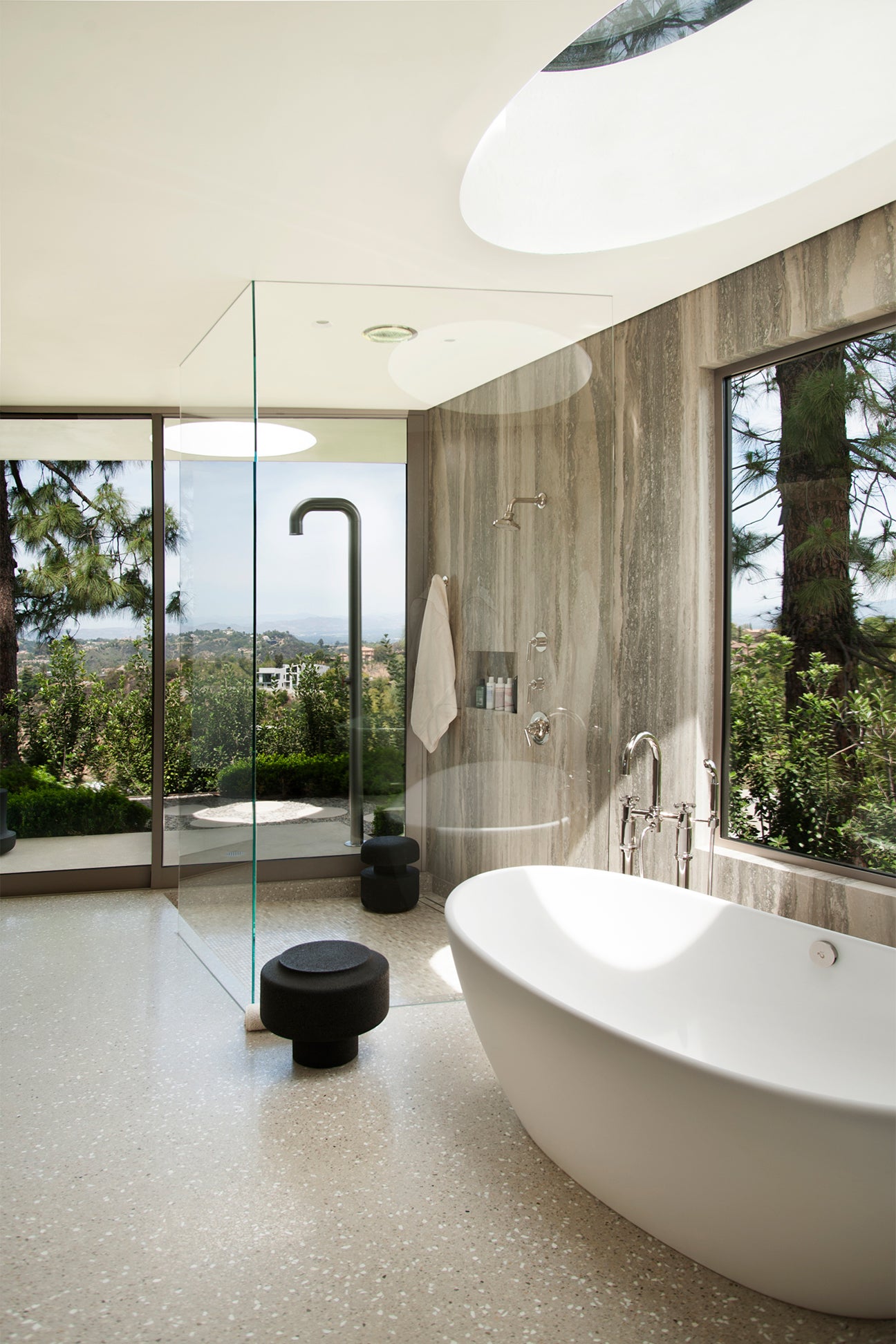 Bathroom with round skylight