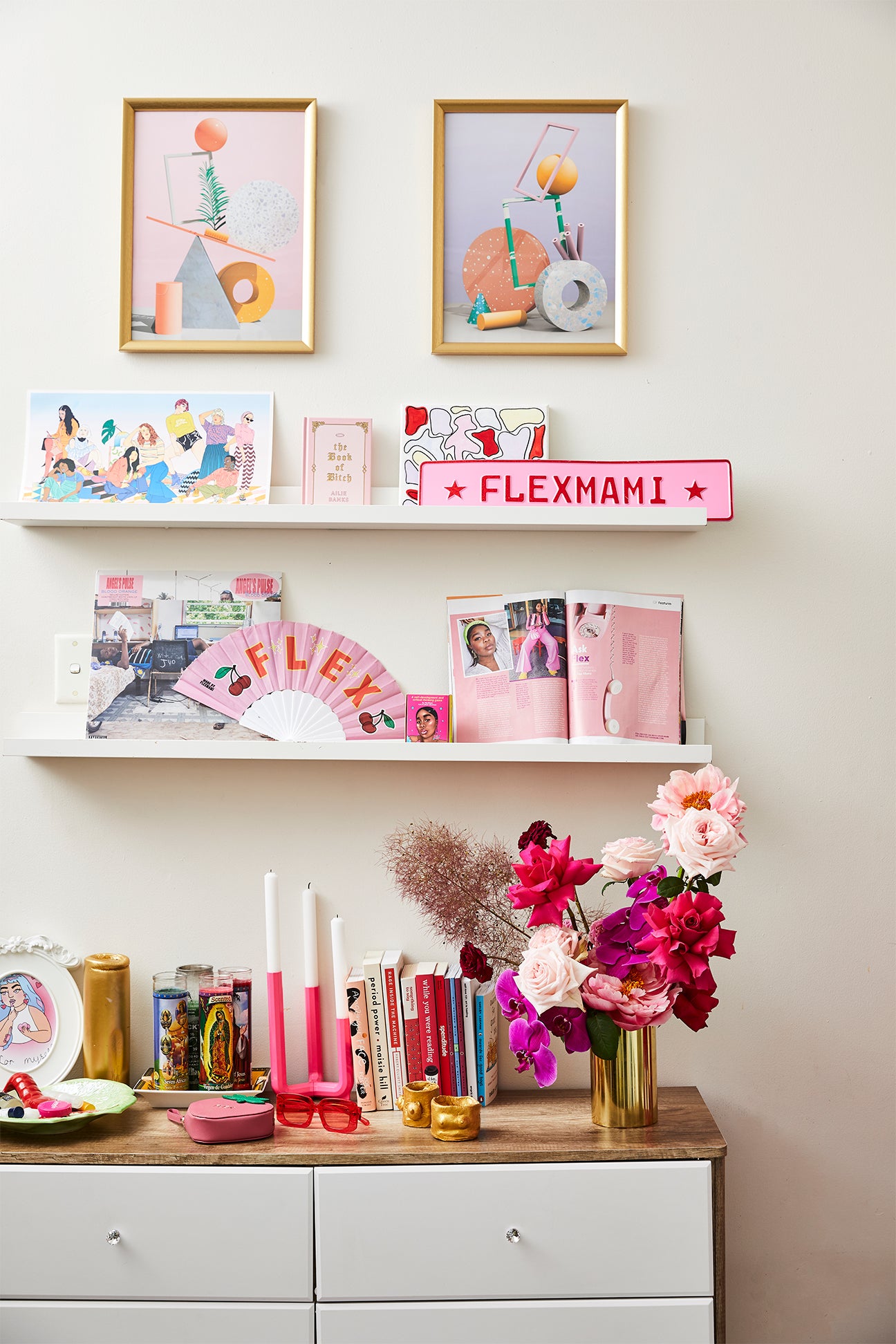 Pink accessories in Flex Mami's apartment