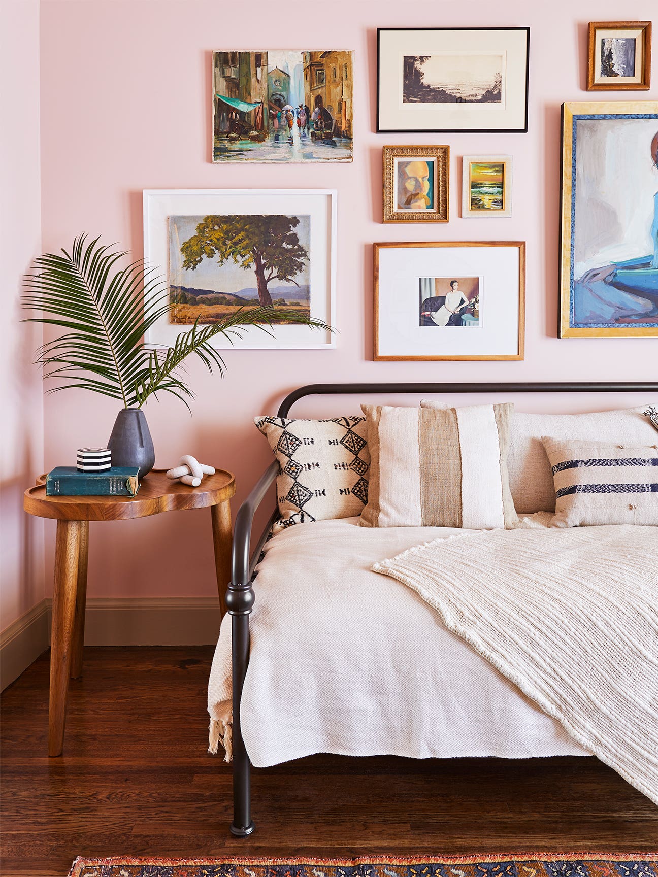 Pink bedroom with daybed