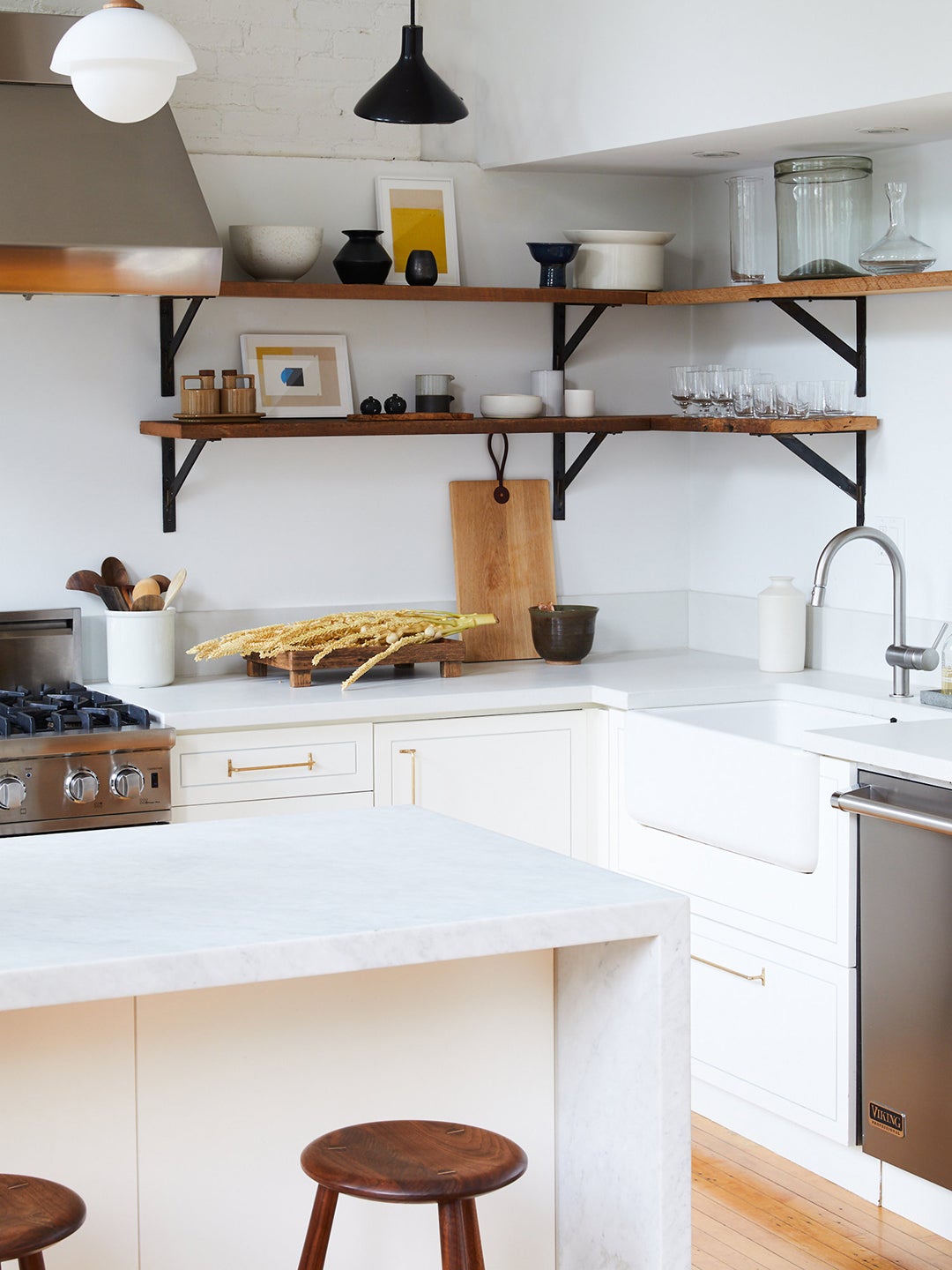 Open kitchen shelving with black brackets