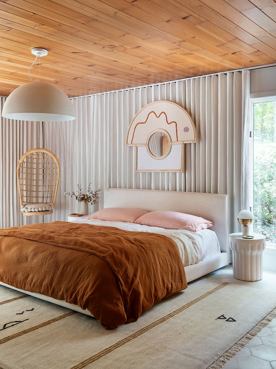 Sara Sherman Samuel's tan and pink bedroom