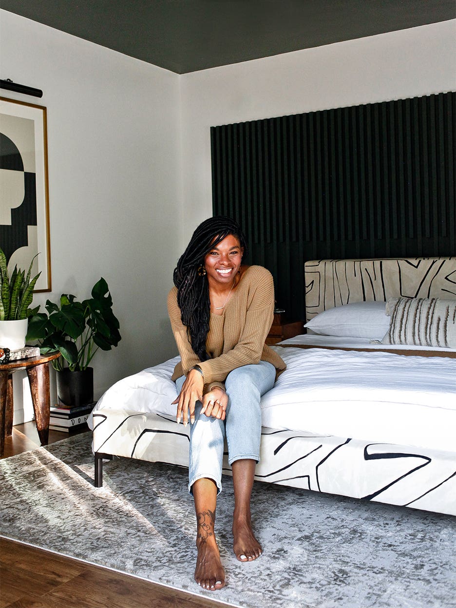 In This Bedroom Makeover, the DIY Headboard Doubles as an Art Installation