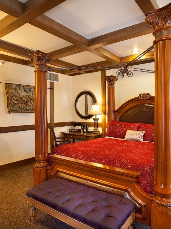bulky four poster bed