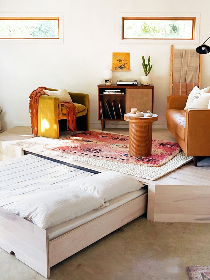 A Clever Trundle Bed Transforms This Living Room in 60 Seconds