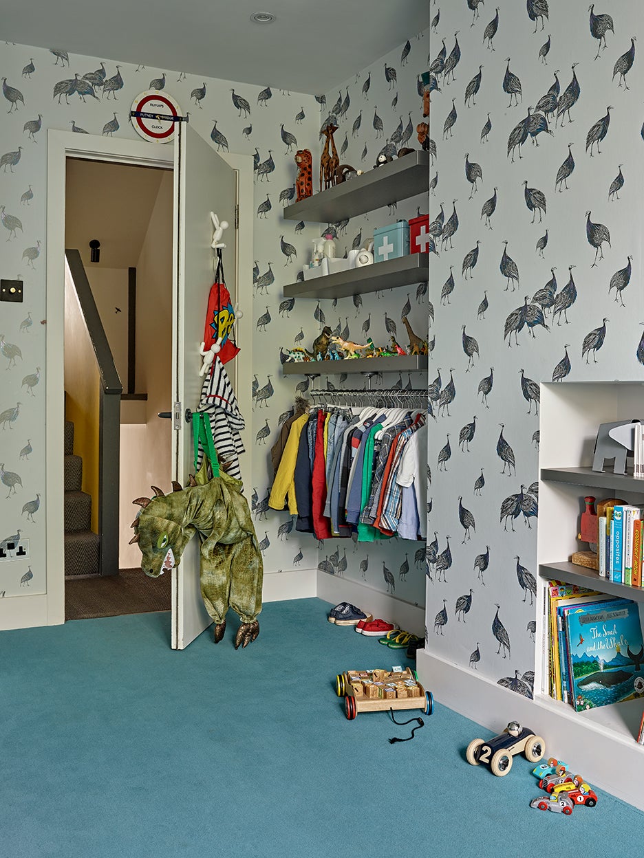 Kids room with turquoise carpet