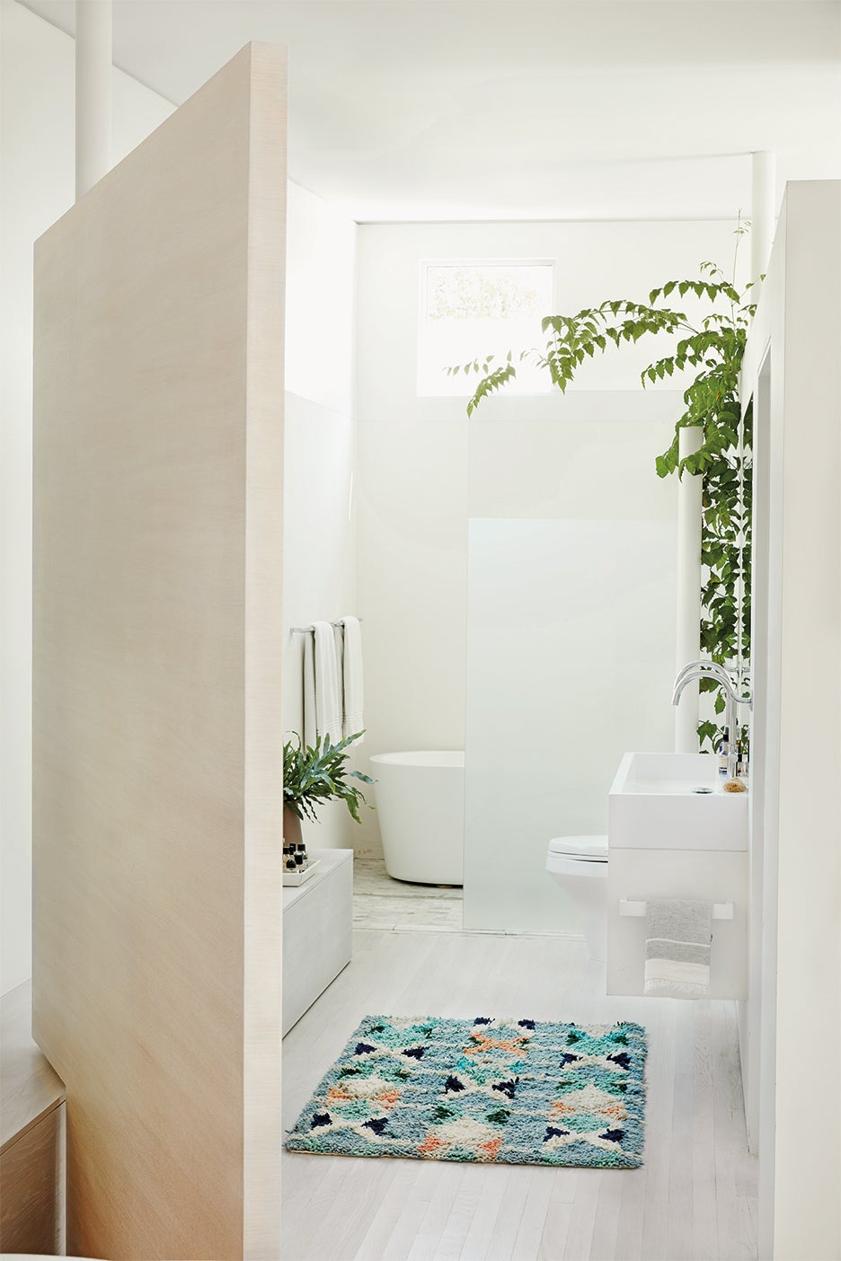 bathroom with tan partition wall