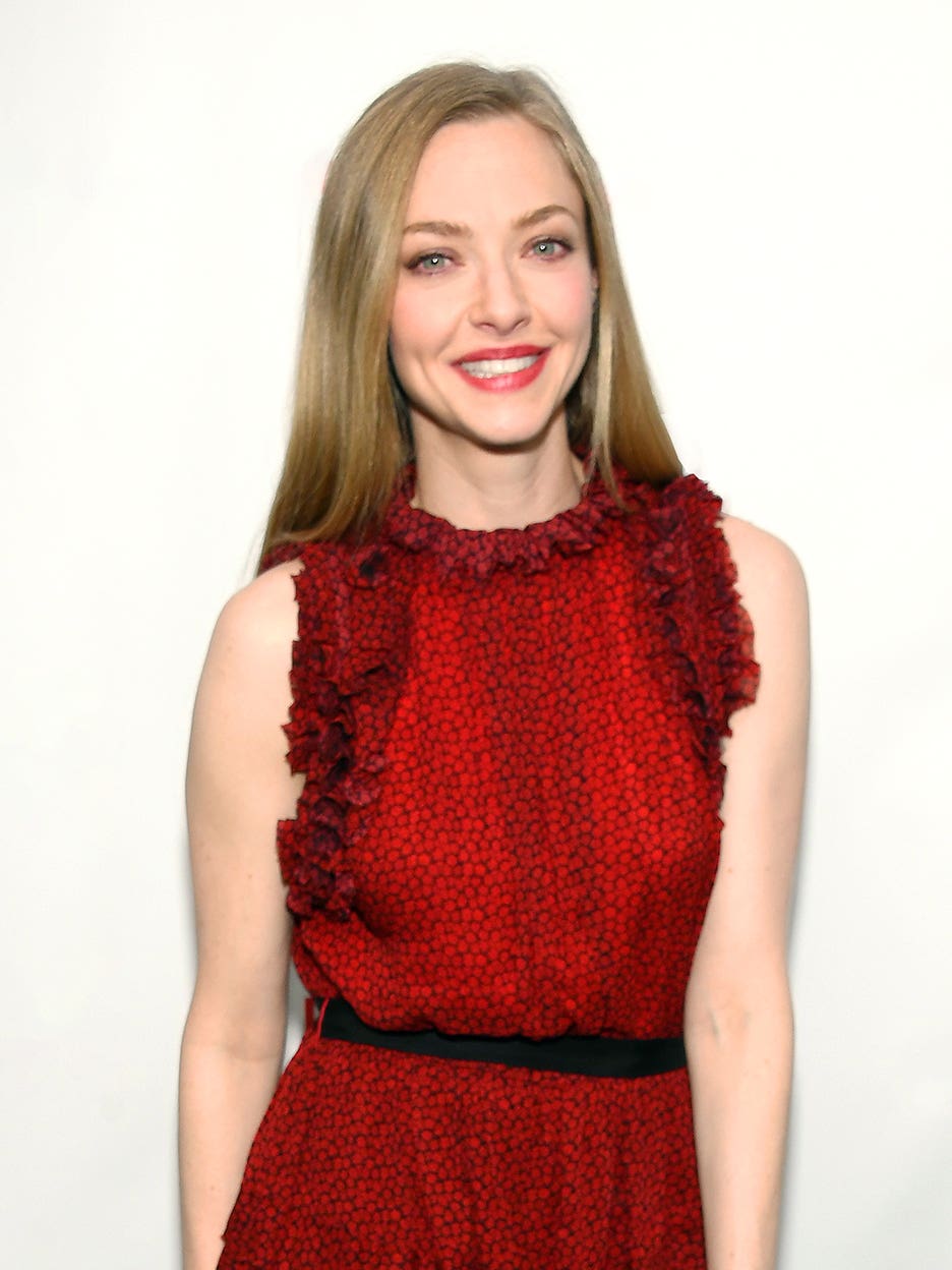 Amanda Seyfried’s $285 Smokeless Firepit Is on Sale Right Now