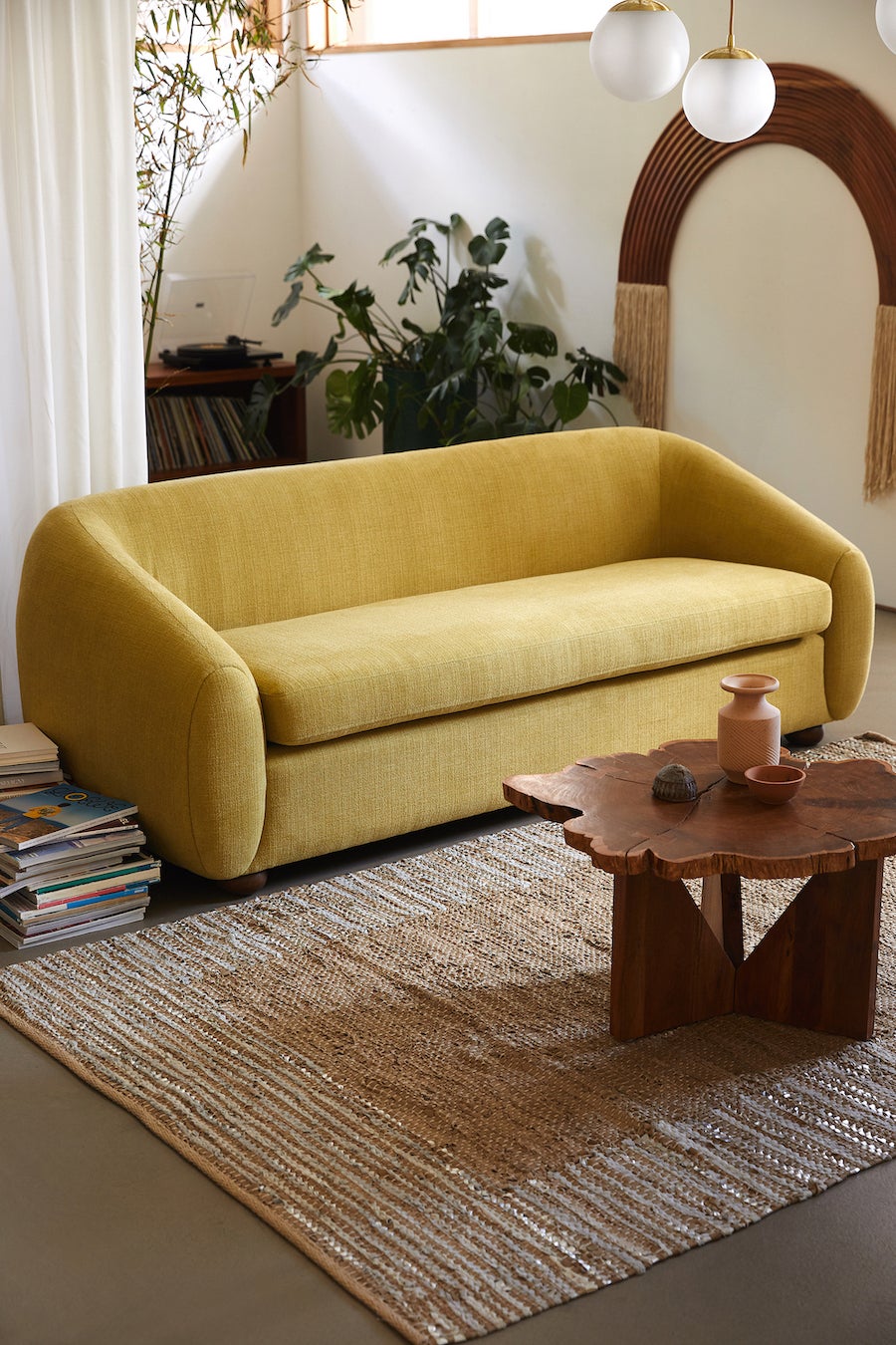 living room wiht yellow sofa