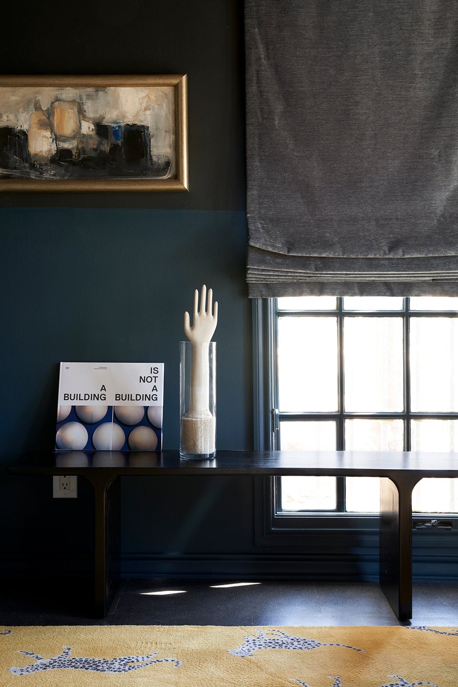 bench vignette with black and navy wall