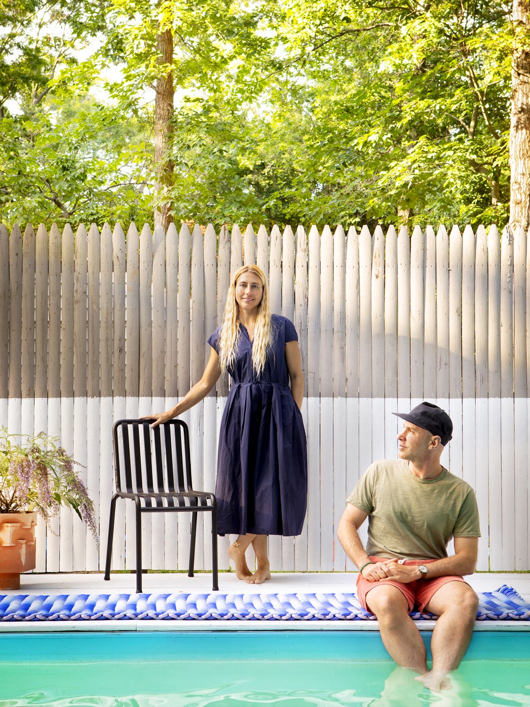 In This Teeny-Tiny Hamptons Escape, the Dining Room Could Only Fit Outside