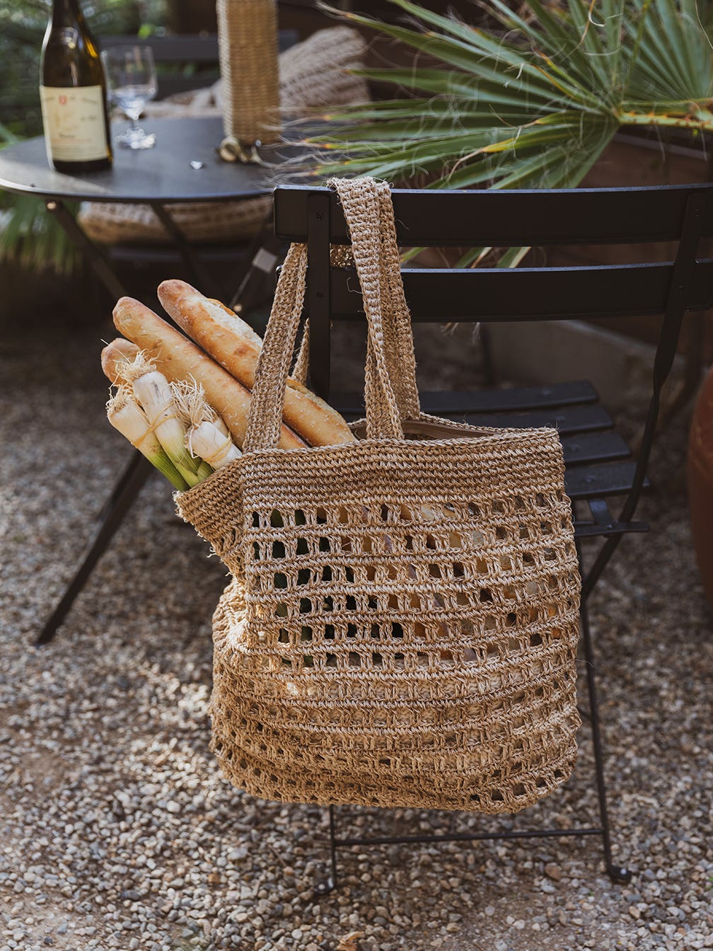 This New Tote Makes Hauling 3 Bottles of Wine to a Picnic a Breeze