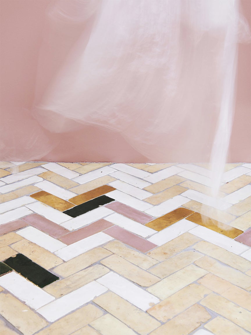 These Gold Tiles Cost a Cool $555 Per Square Foot—Luckily There’s a Work-Around