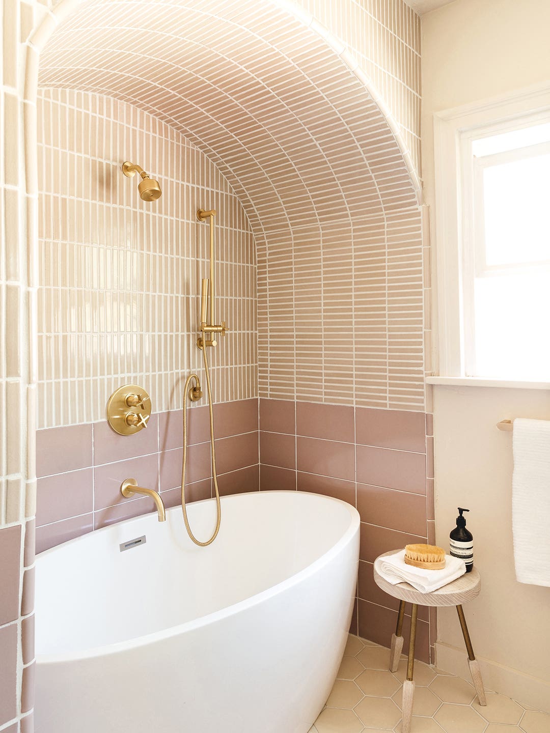 The Addition That Made This Bathroom’s 1920s Archways Feel Right for 2021