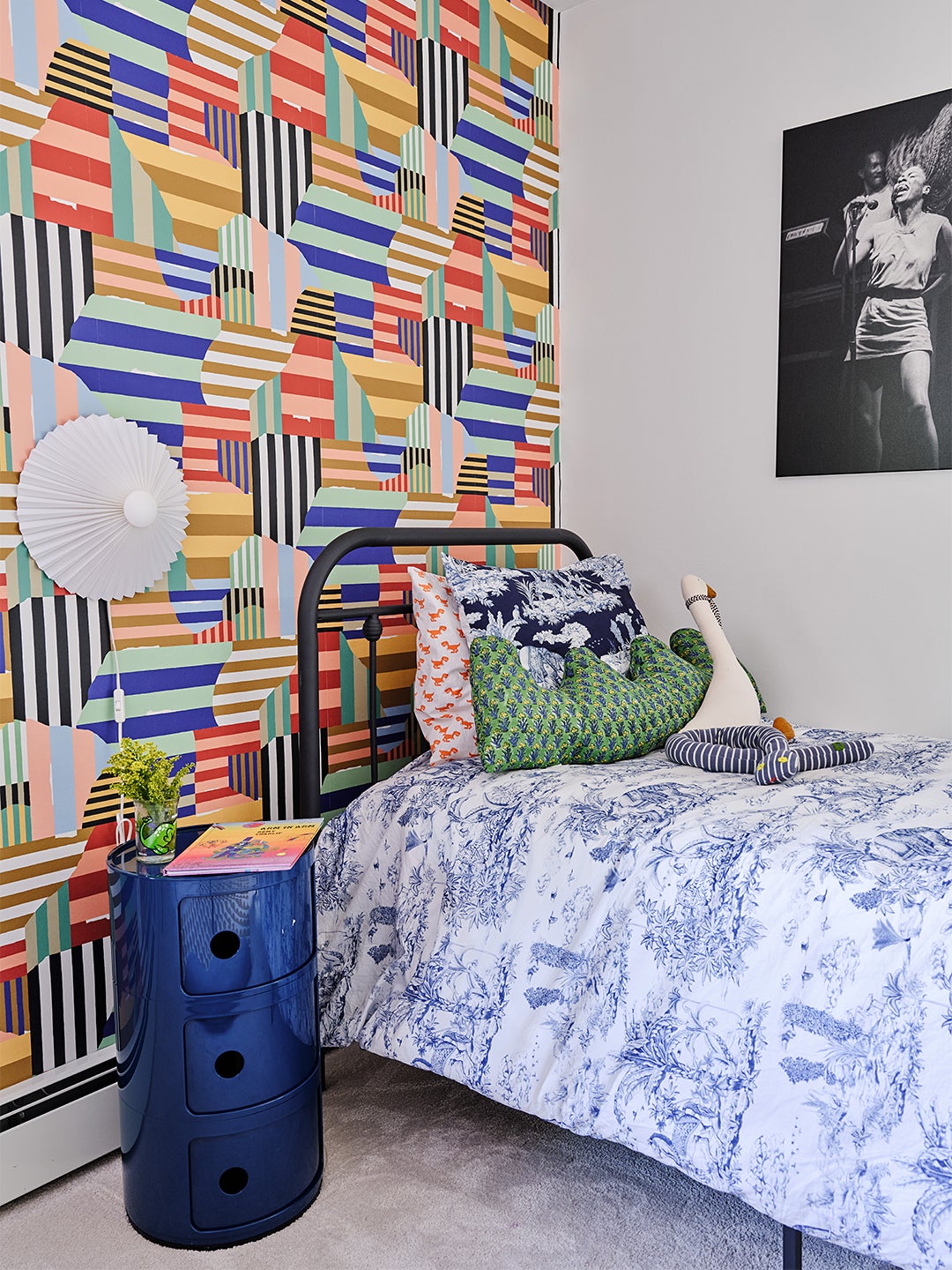 vibrant wallpaper behidn bed