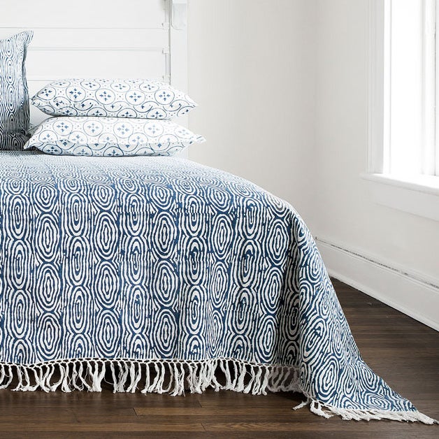 bed throw with fringe