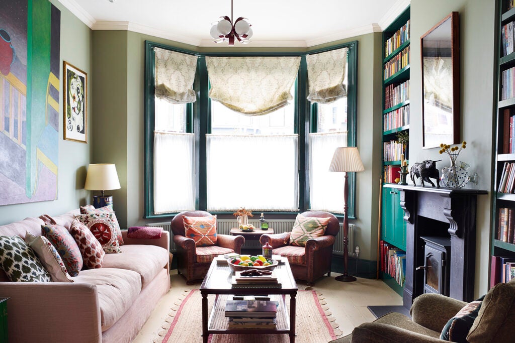 green living room with pink sofa