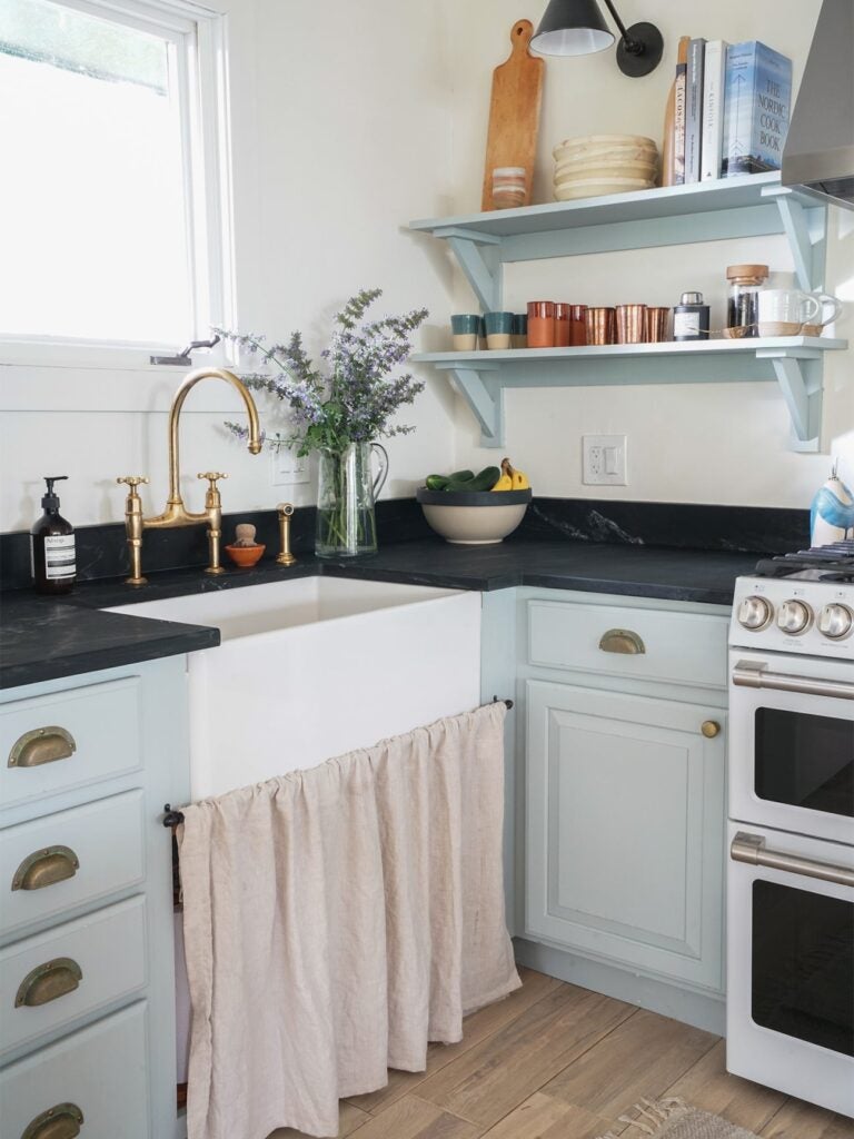 Designers and DIYers Dish on the Best Farmhouse Sinks From Their Own Kitchen Renos