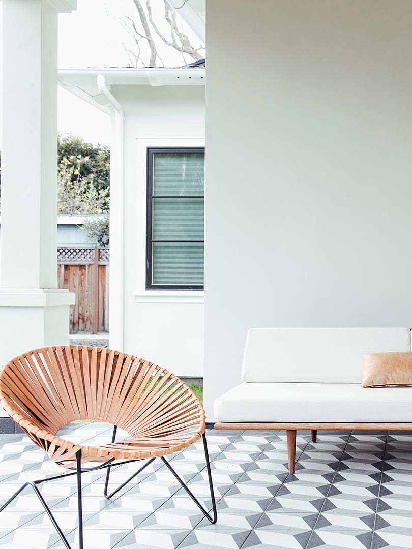 outdoor patio with white daybed