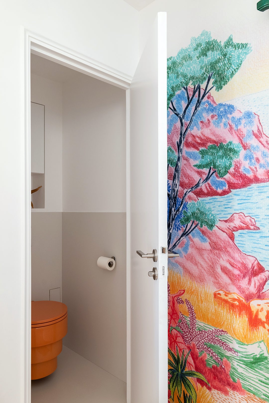 A Tiered Tangerine Toilet Is the Best Surprise in This French Apartment