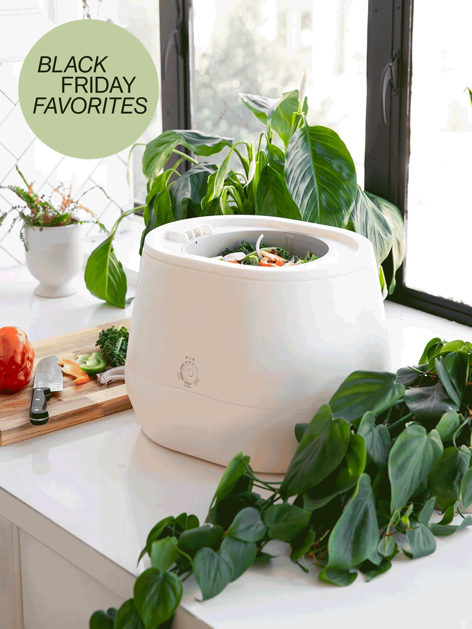 My Countertop Composter That Makes Ready-to-Use Soil Overnight Is $200 Off for Black Friday