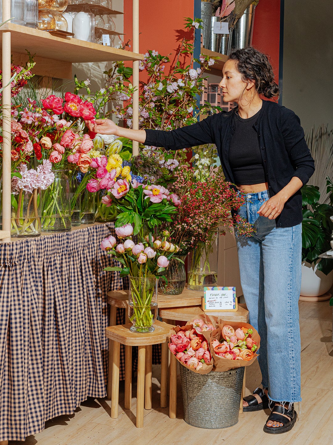 Inside This New Jersey Flower Shop’s “Living” Exterior: Trompe L’oeil Wallpaper and Cool Candles