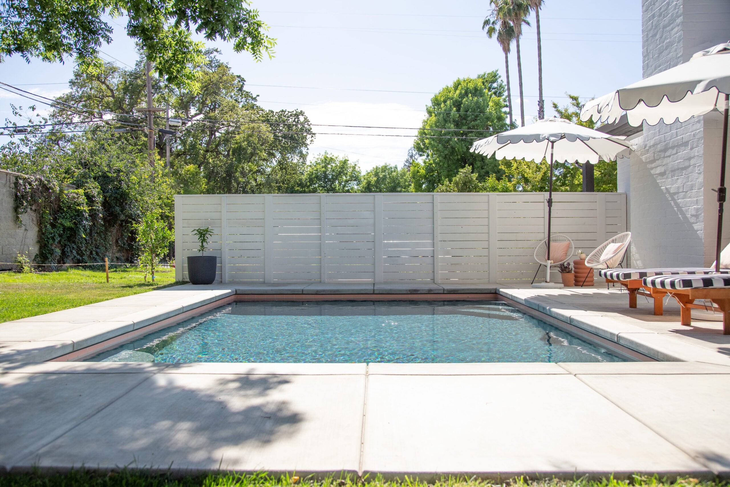 privacy fence around pool