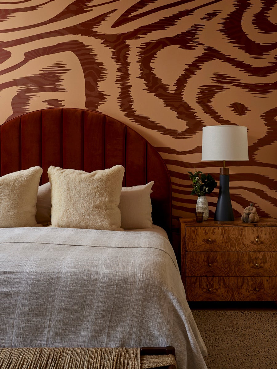 wood grain patterned wallpaper