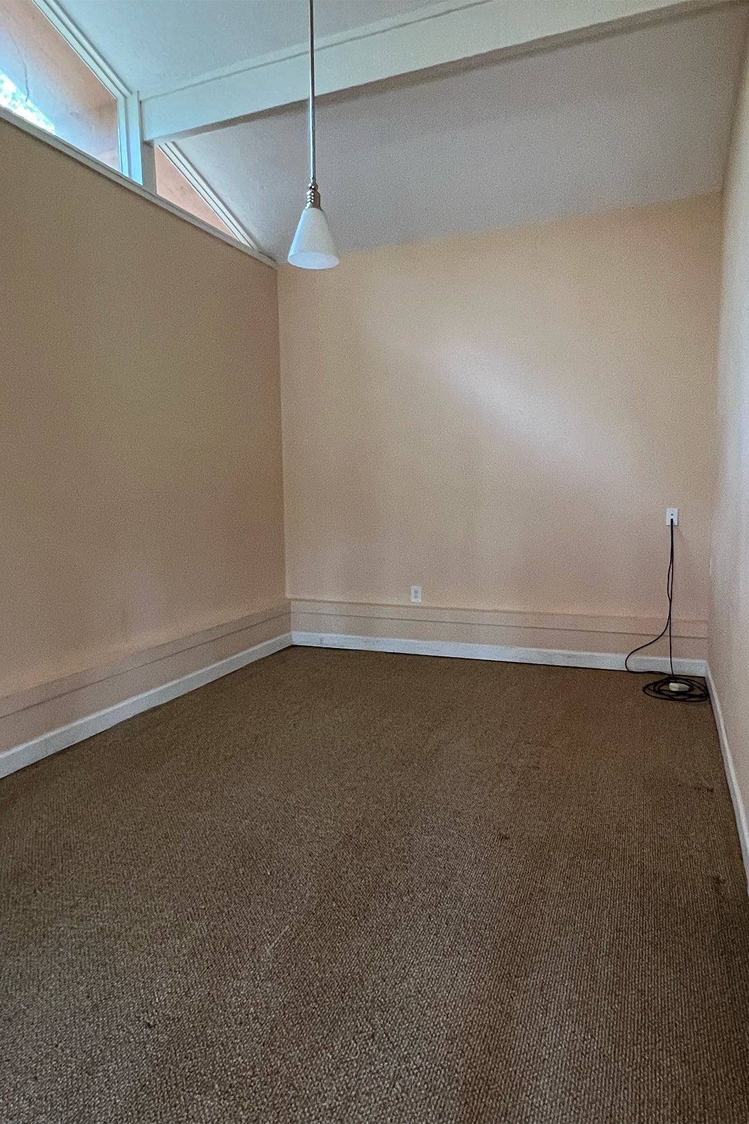 empty room with beige walls and carpet