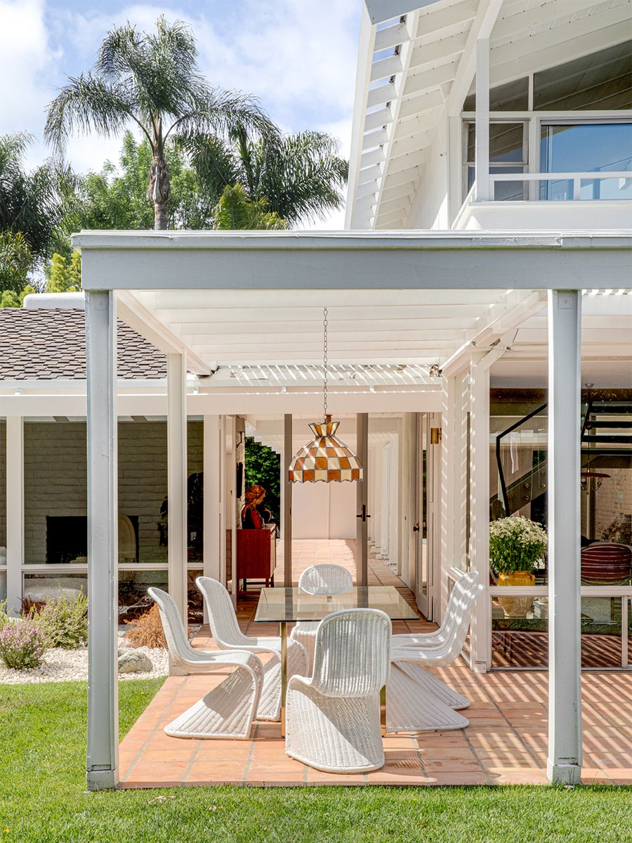 5 Patio Cover Ideas for When You Just Can’t With the 90-Plus-Degree Days Anymore