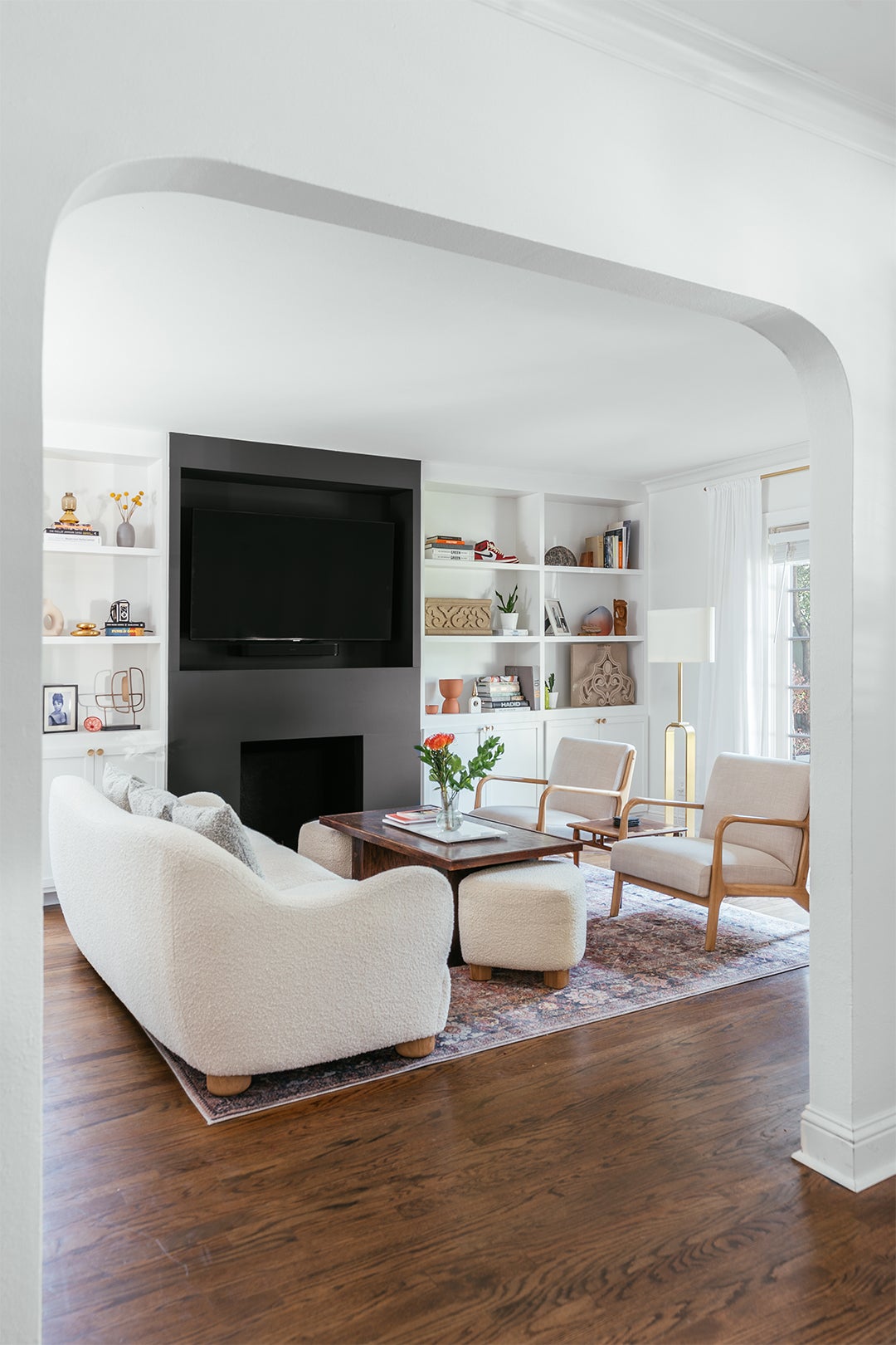 modern black and white living room