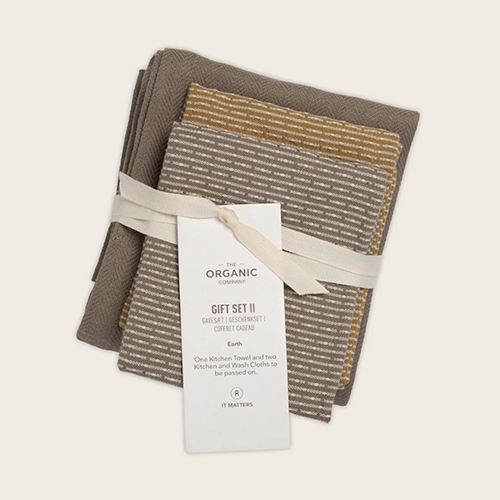 he Organic Company's Gift Set, comprised of one Kitchen towel and two Kitchen and Wash Cloths in clay colors