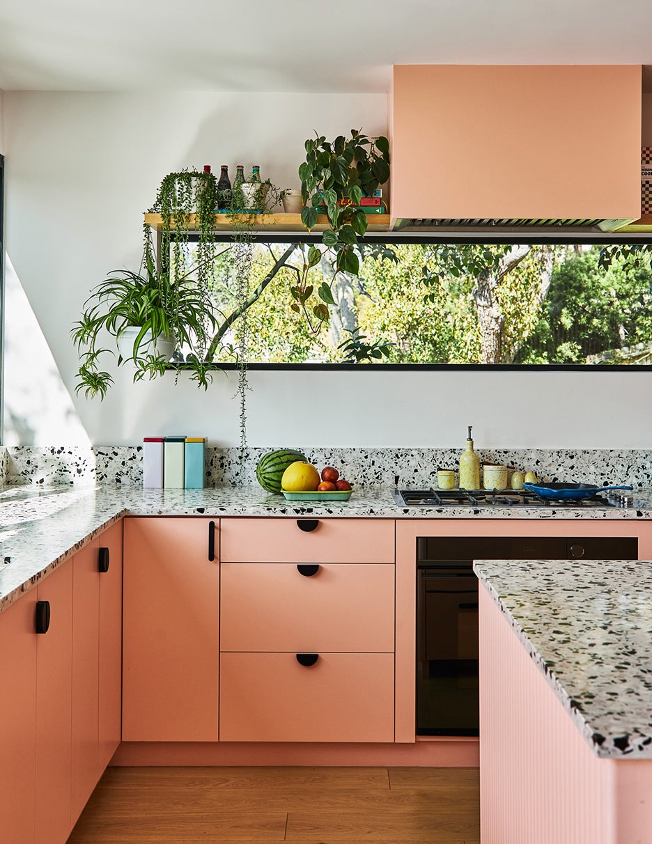 peach kitcen cabinets and hood