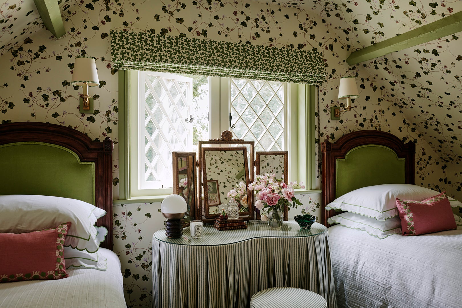 green ivy wallpaper in bedroom
