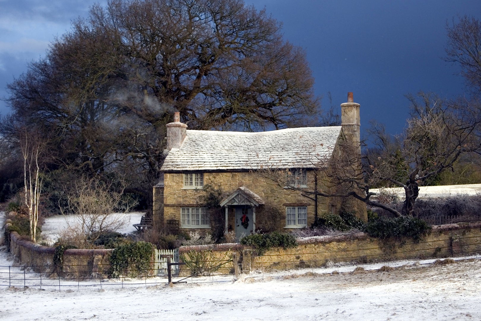 ’Tis The Season to Transform Your Home Into a Cozy Cotswolds Cottage
