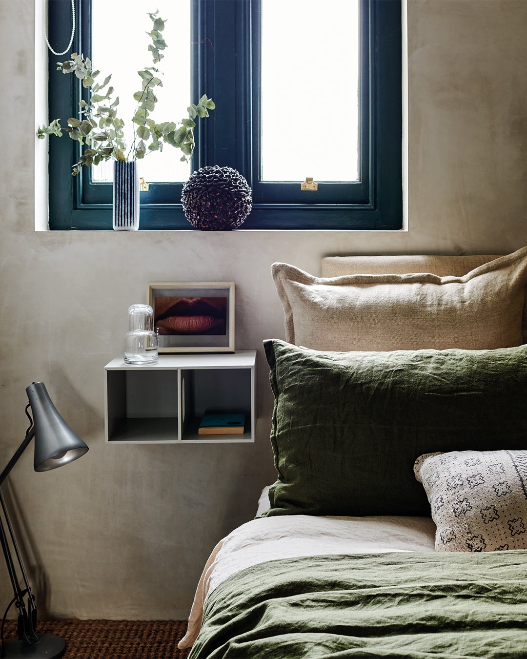 minimalist bedroom with green bedding