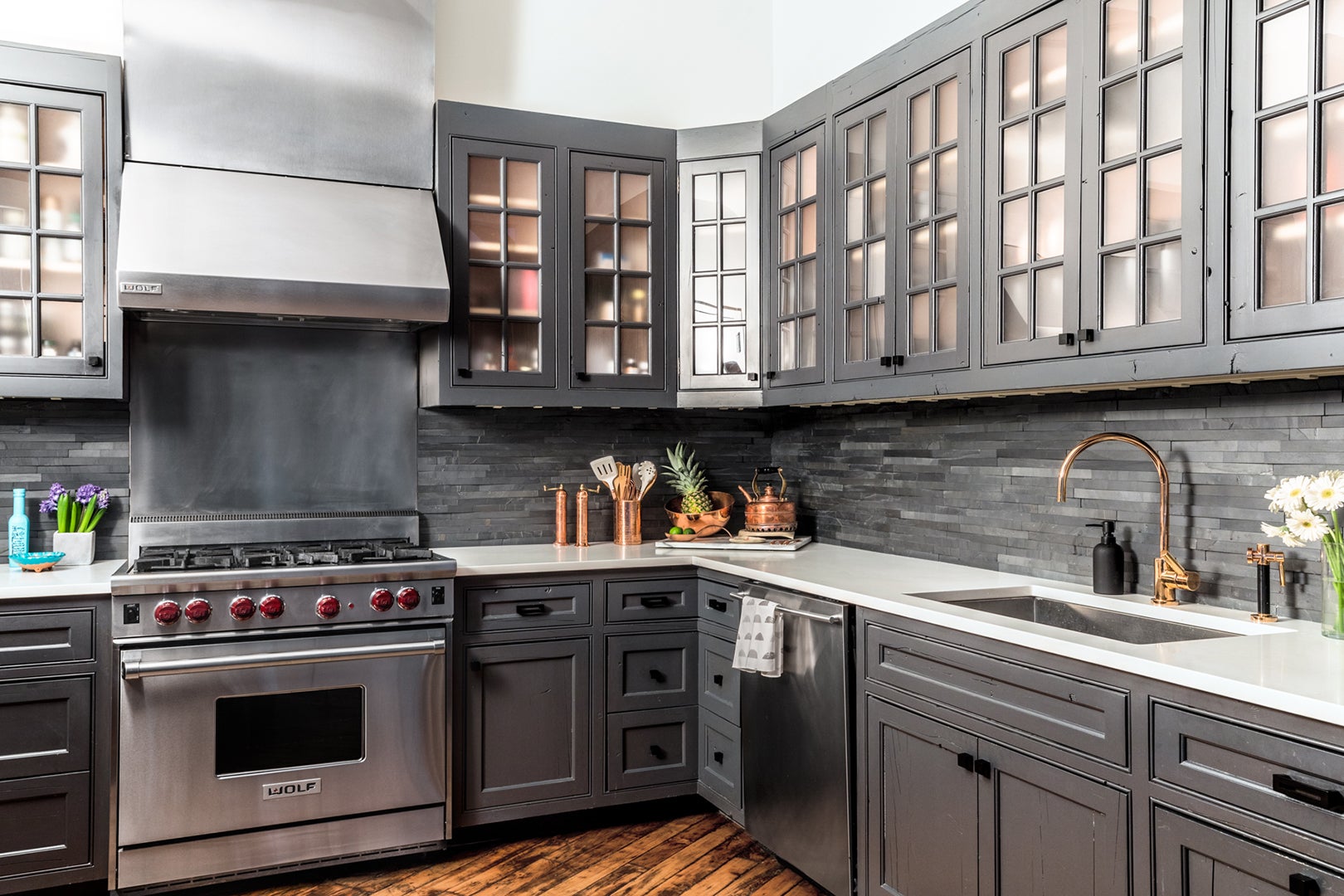 Dark charcoal kitchen with dark gray blackplash