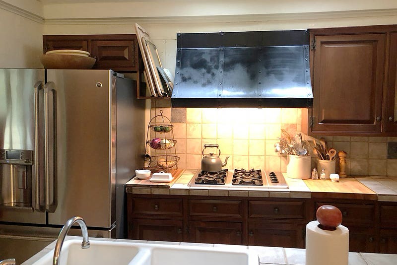 A Designer Tackled the 1800s (and 1980s) in This Kitchen Before and After