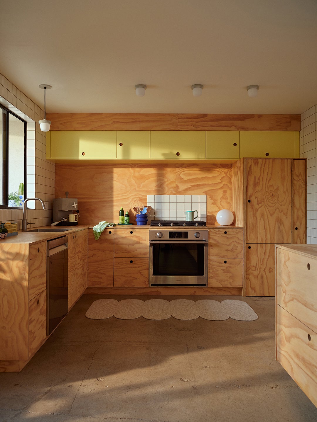 u shaped wood kitchen