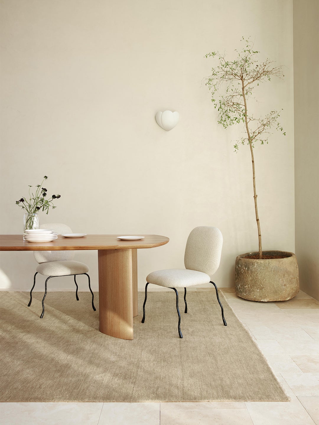 dinner table with white boucle chair