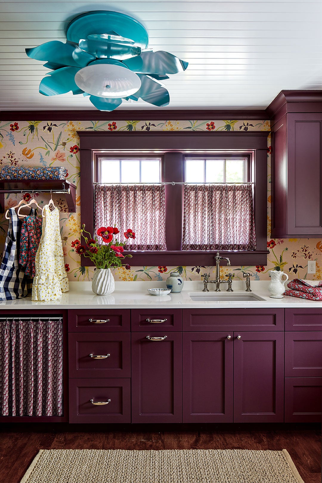 A Rogue Element in Every Room Pulls This Michigan Cottage’s Many Patterns Together