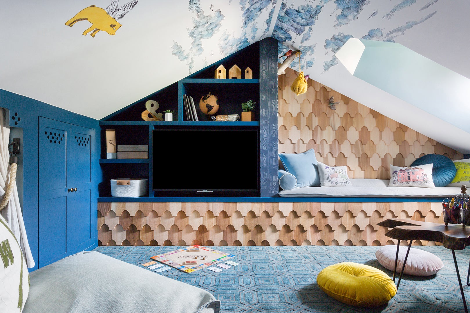 Kids room with wooden shingles to look like a treehouse