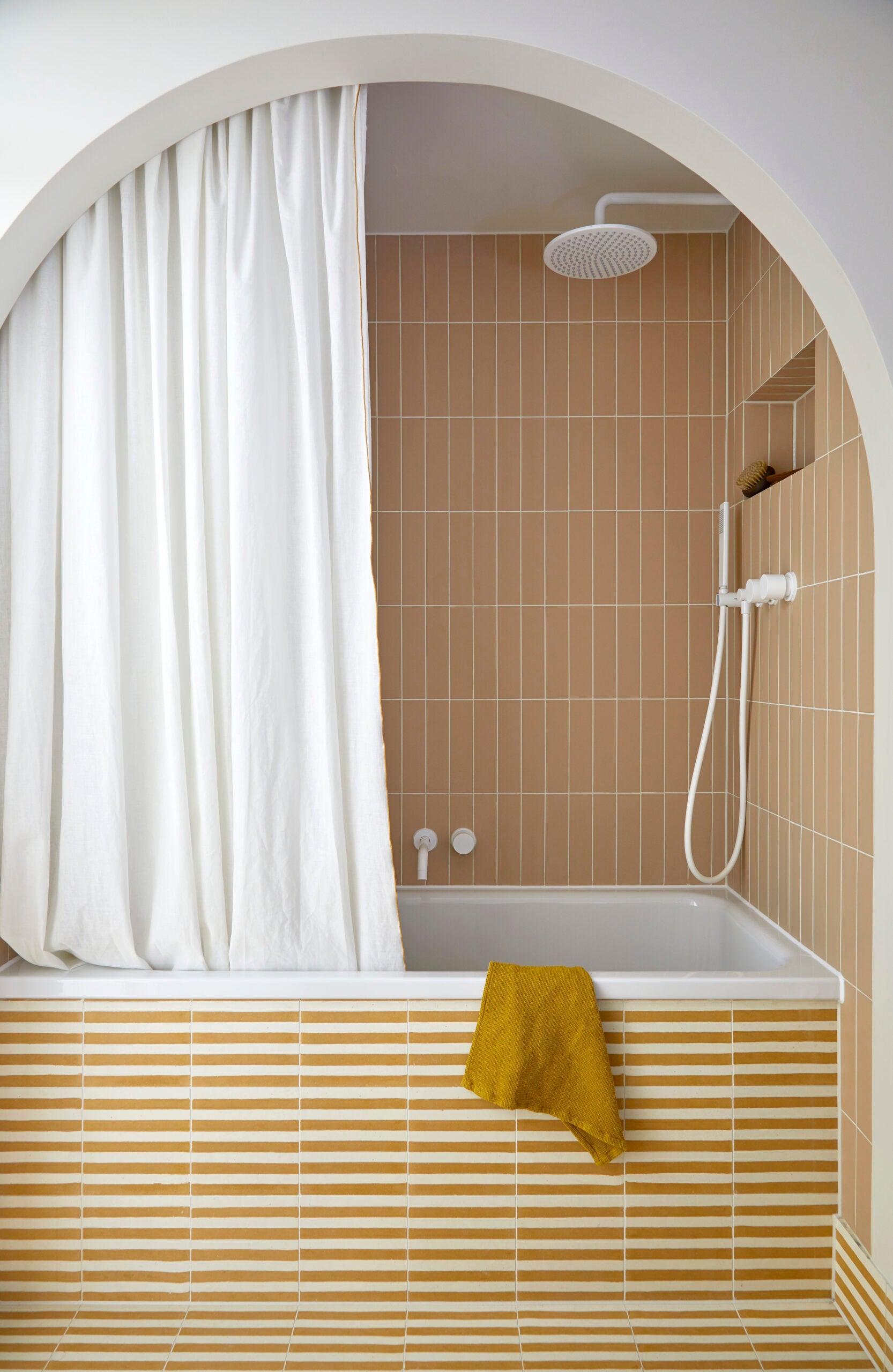 yellow striped tile tub