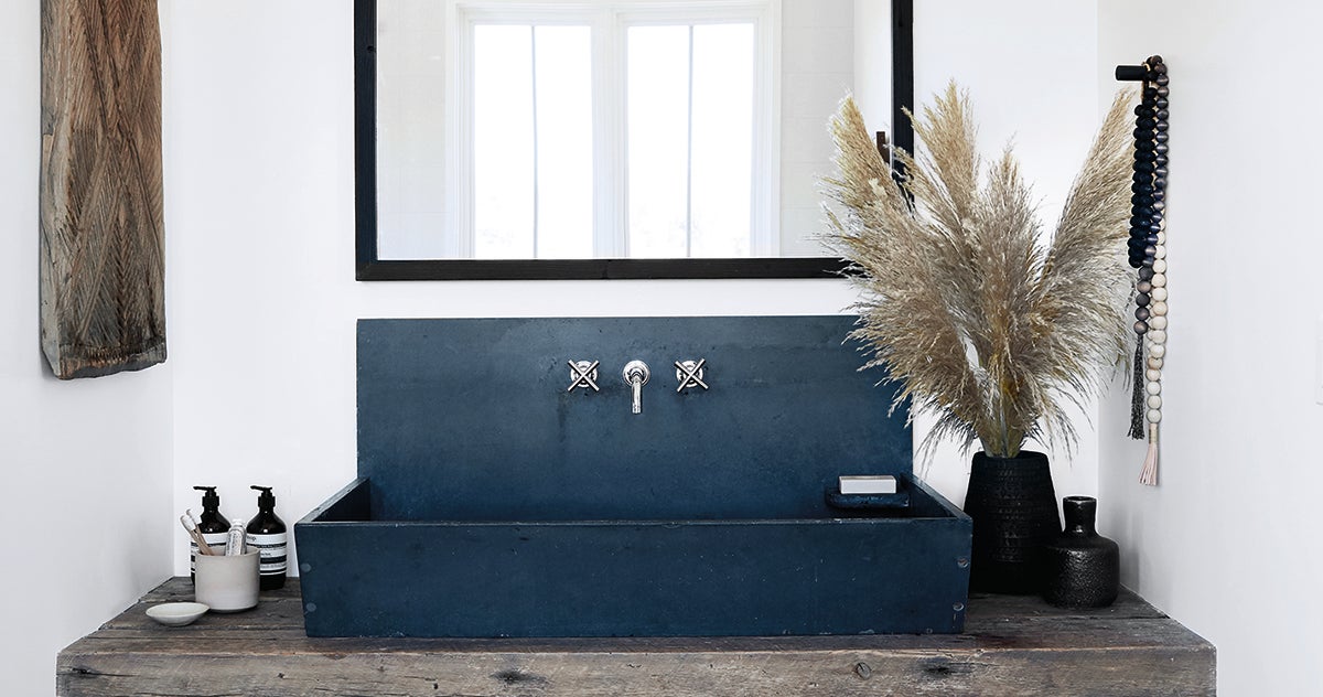 10 Modern Farmhouse Bathrooms That Exude Zen