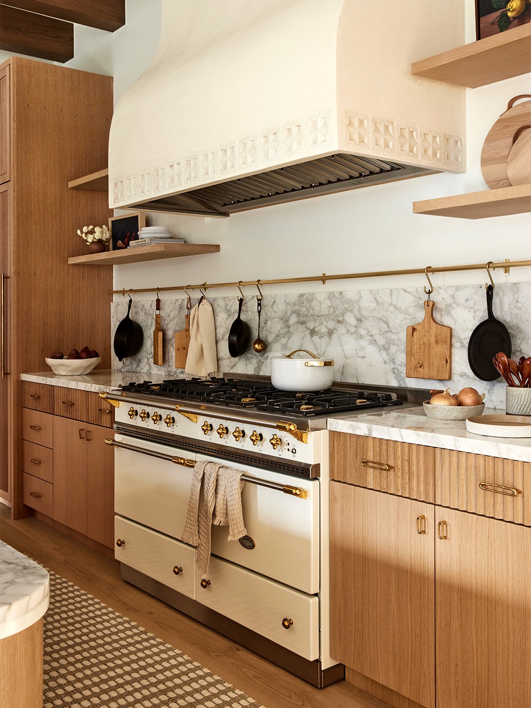 Cream-colored stove and range hood in a kitchen