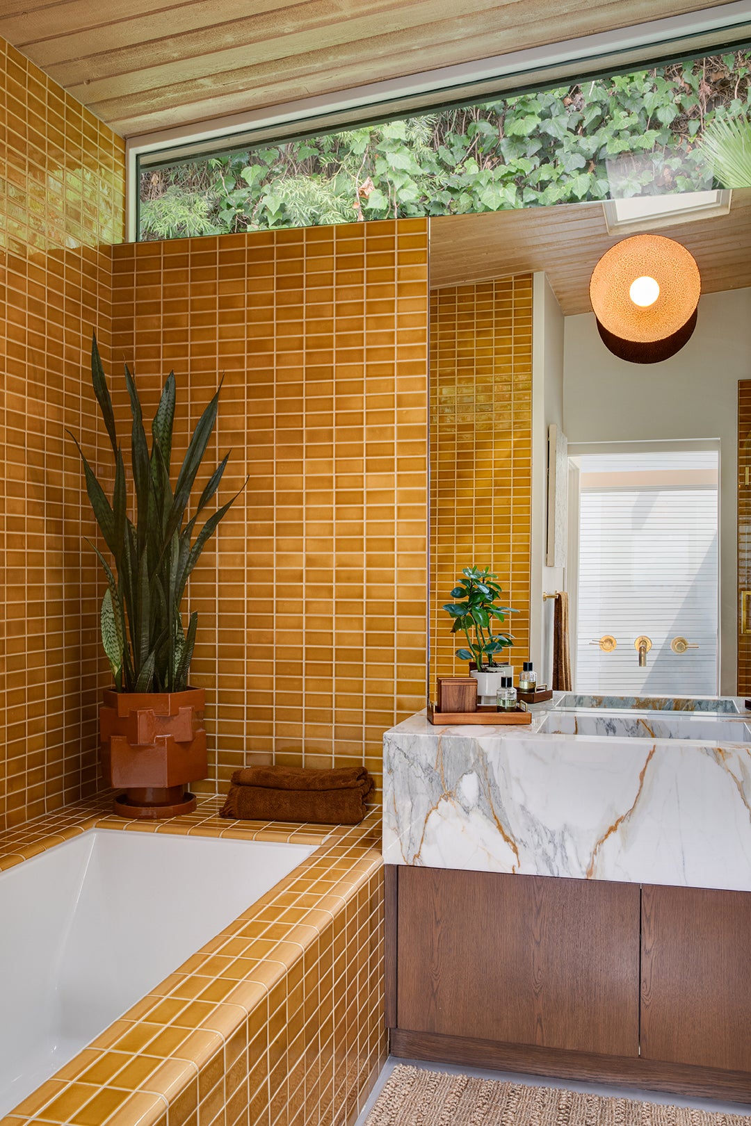 yellow tile around tub