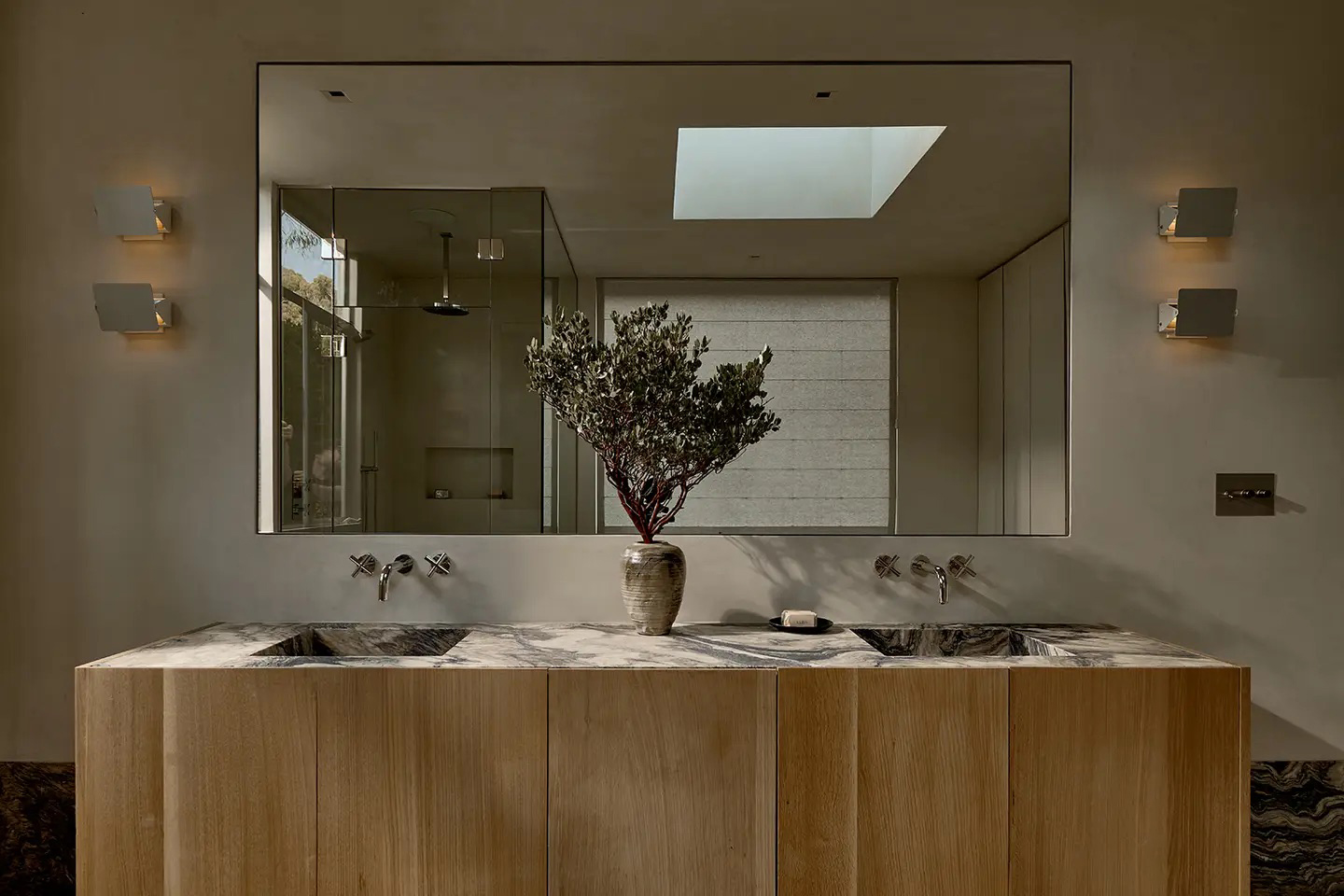 13 Modern Bathroom Ideas That Are Anything But Cold | domino