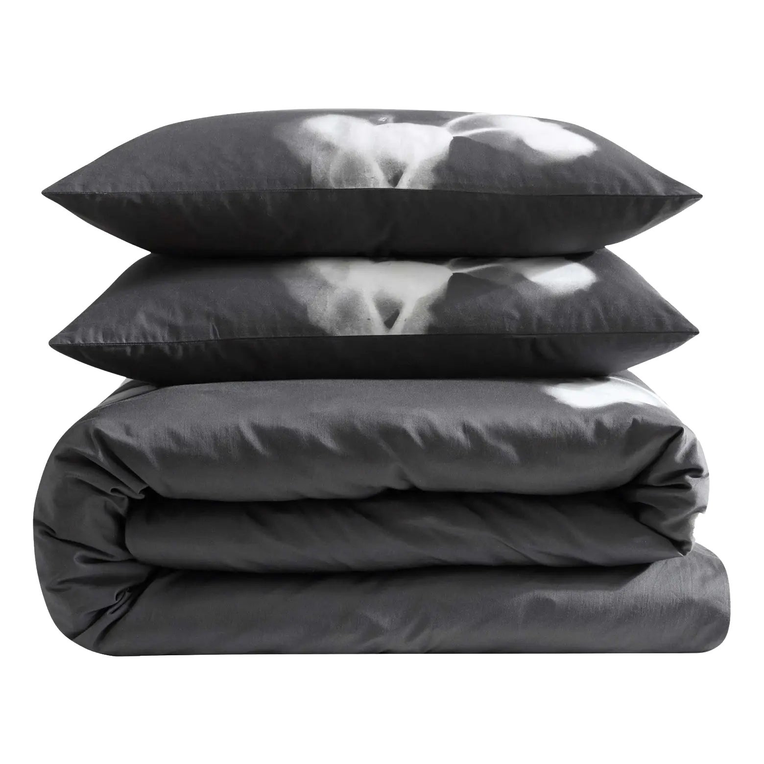 Product photo of a black and white duvet set.