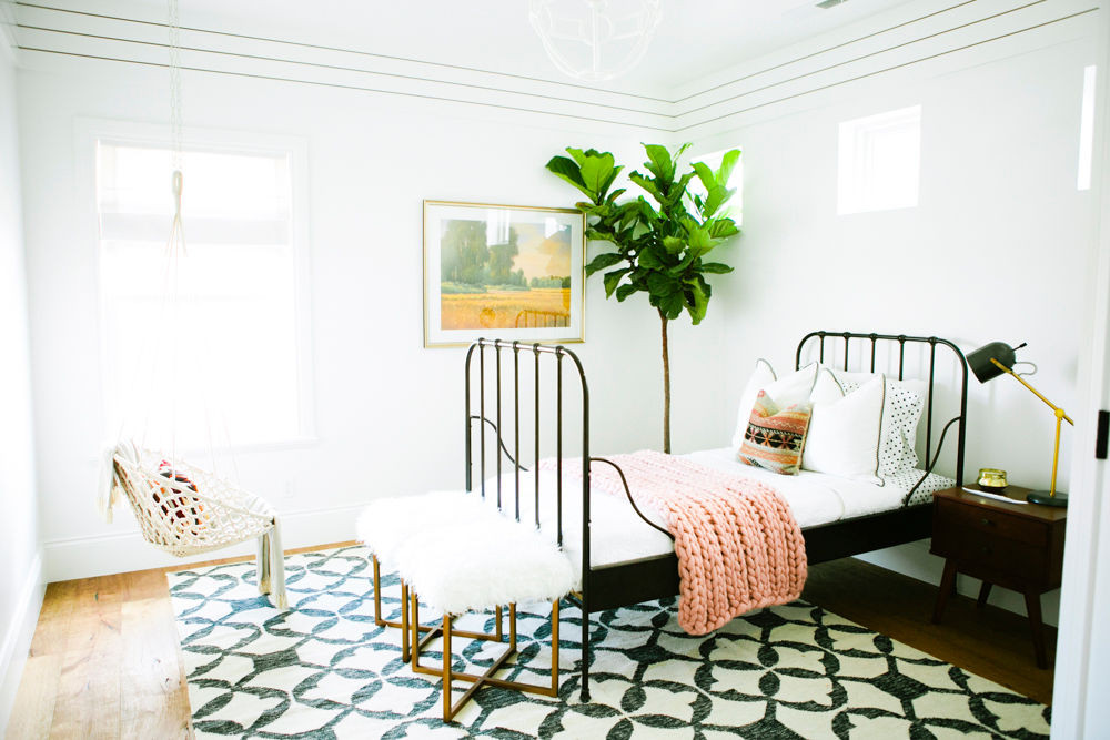 Farmhouse decor ideas Green and Pink and White Bedroom